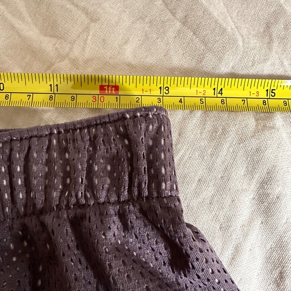 Under Armour Mesh Lined Shorts Purple Women’s Size Small - Picture 2 of 6